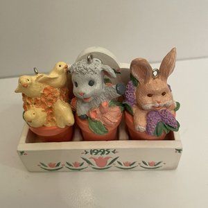 Hallmark Keepsake Ornament 1995 Flowerpot Friends Window Box w/3 Ornaments
